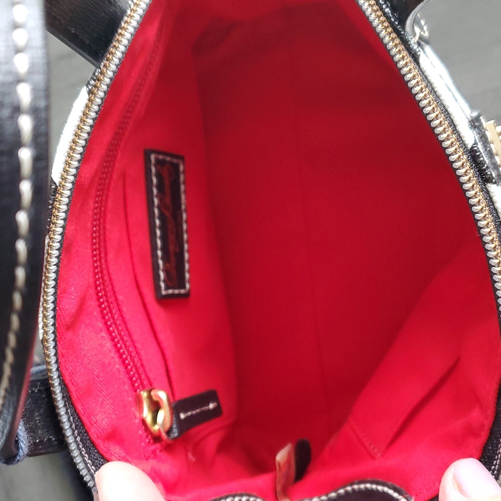Dooney & Bourke Black and White Chevron Crossbody Bag - Picture 6 of 16